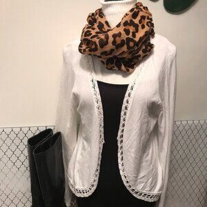 Field manor thin White sweater with lace trim